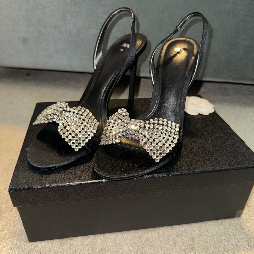 Elegant Black Rhinestone Bow Heels